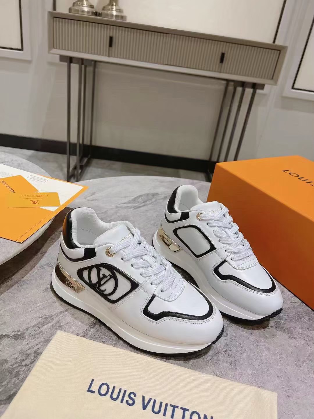 各品牌款式男女鞋