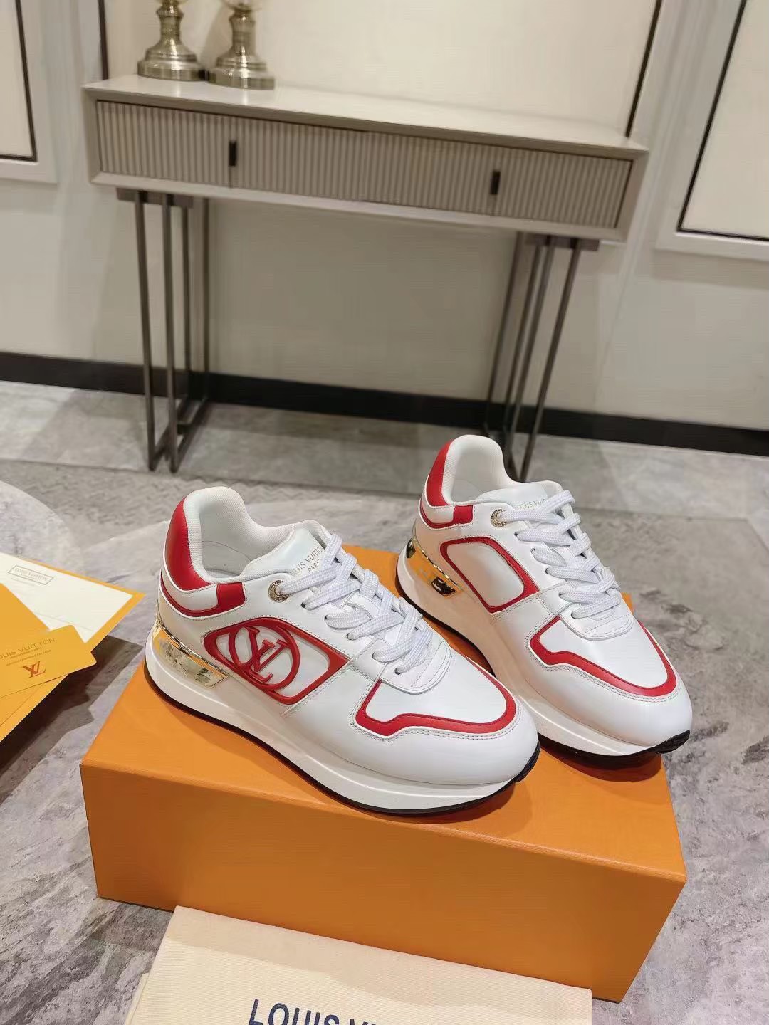 各品牌款式男女鞋