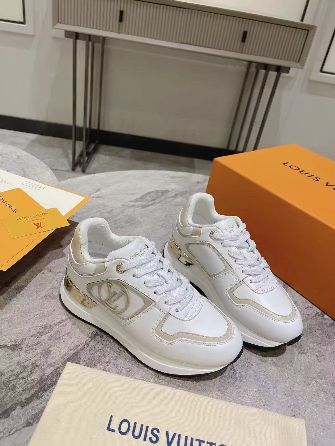 各品牌款式男女鞋