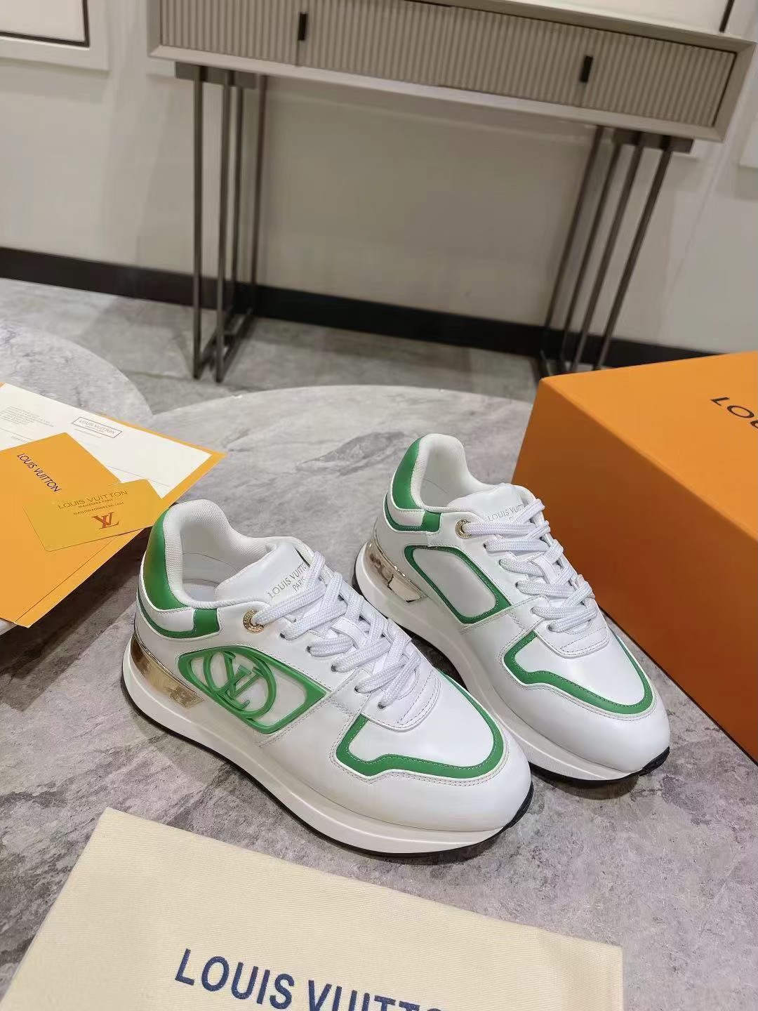 各品牌款式男女鞋