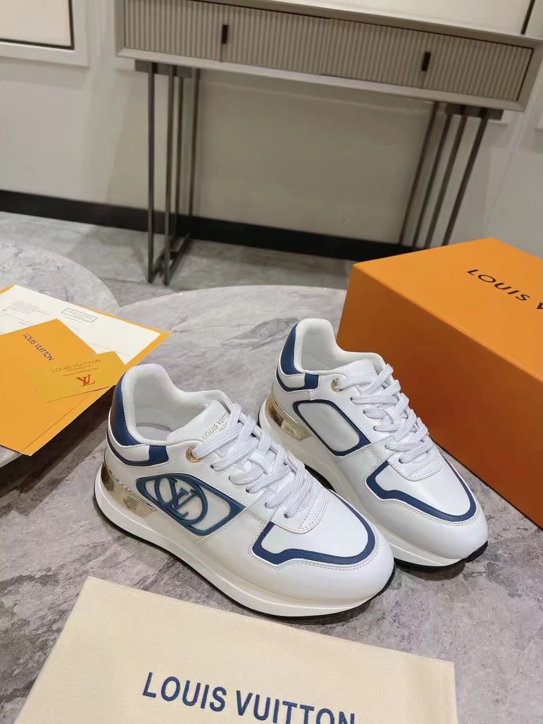 各品牌款式男女鞋