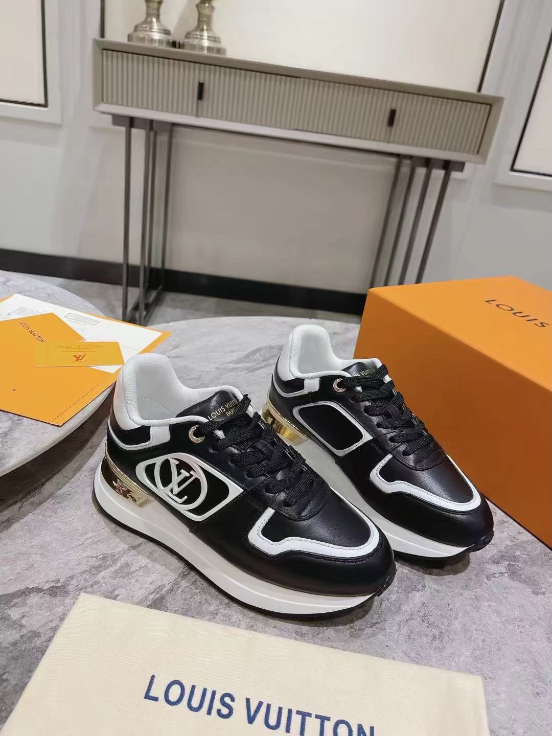 各品牌款式男女鞋