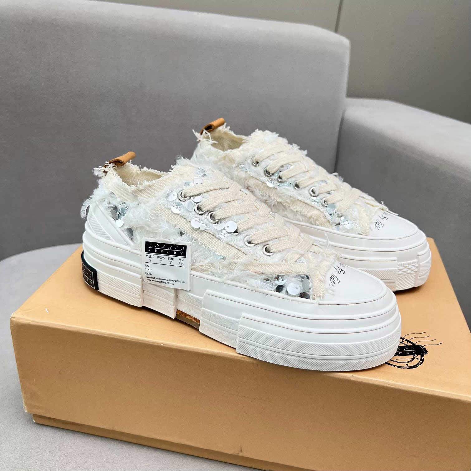 各品牌款式男女鞋