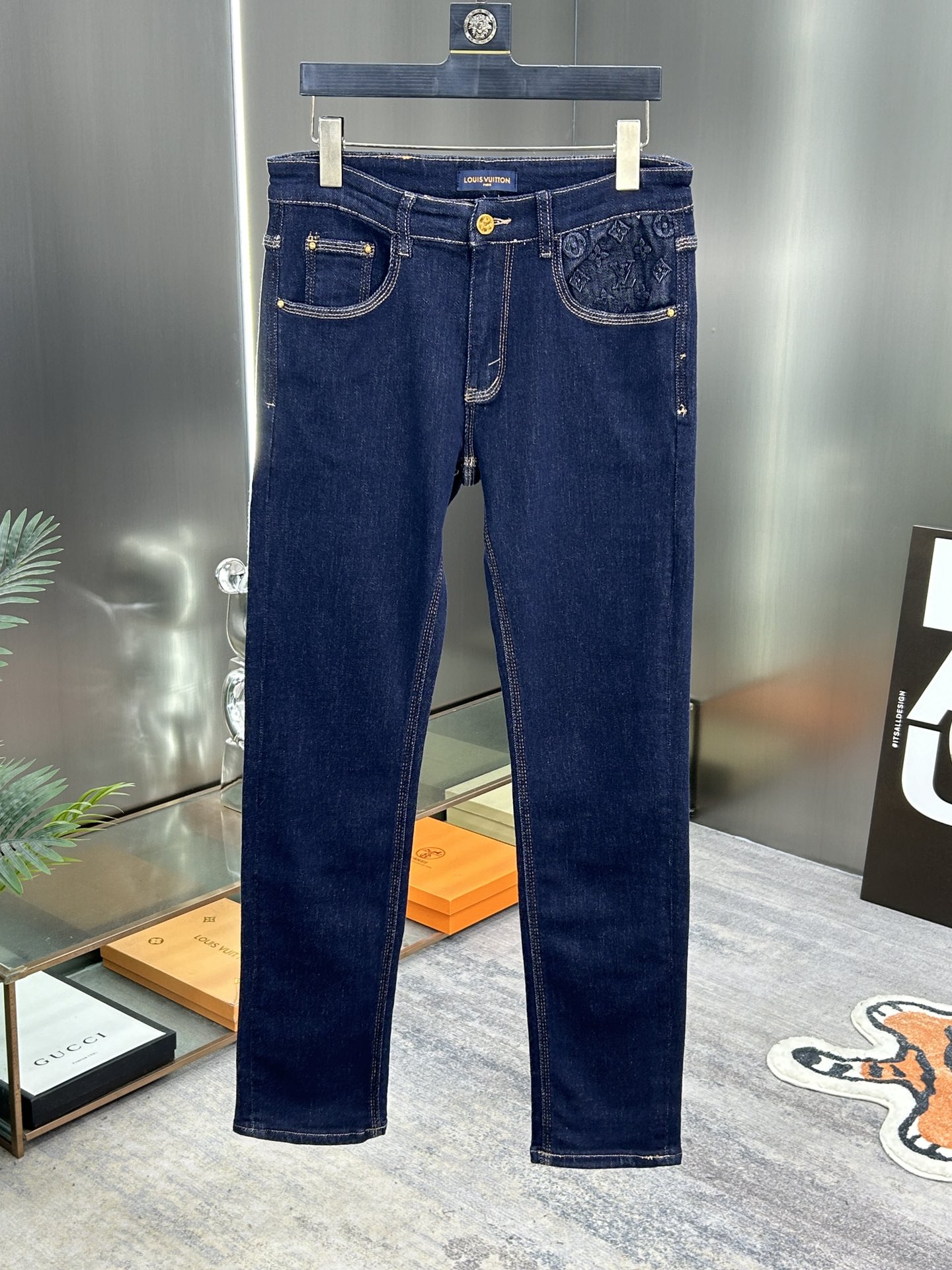 各品牌款式(男女)牛仔褲三共