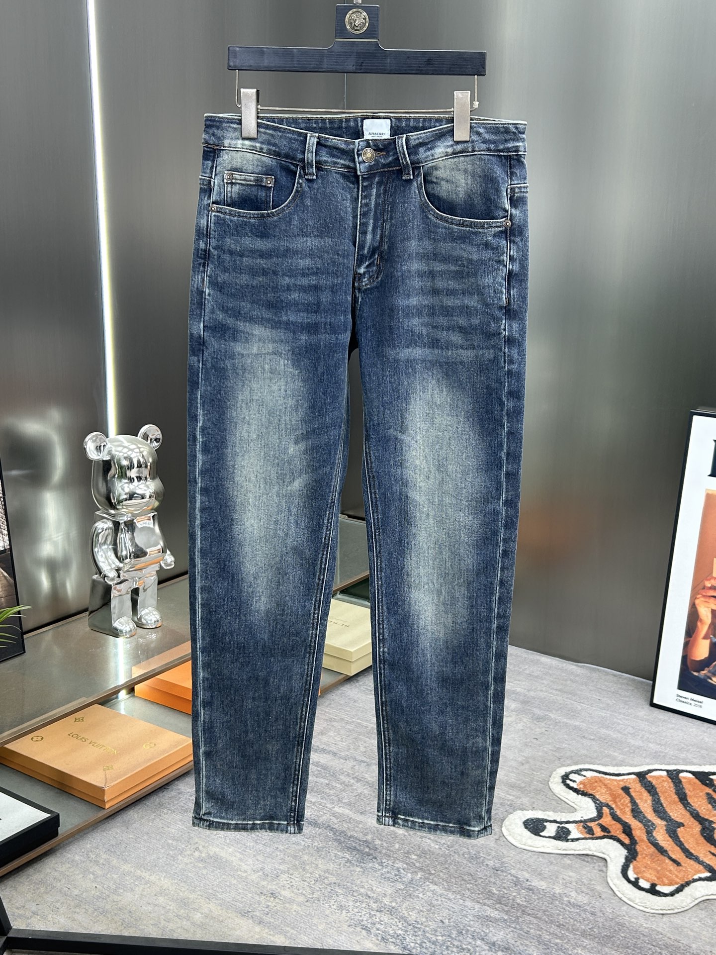 各品牌款式(男女)牛仔褲三共