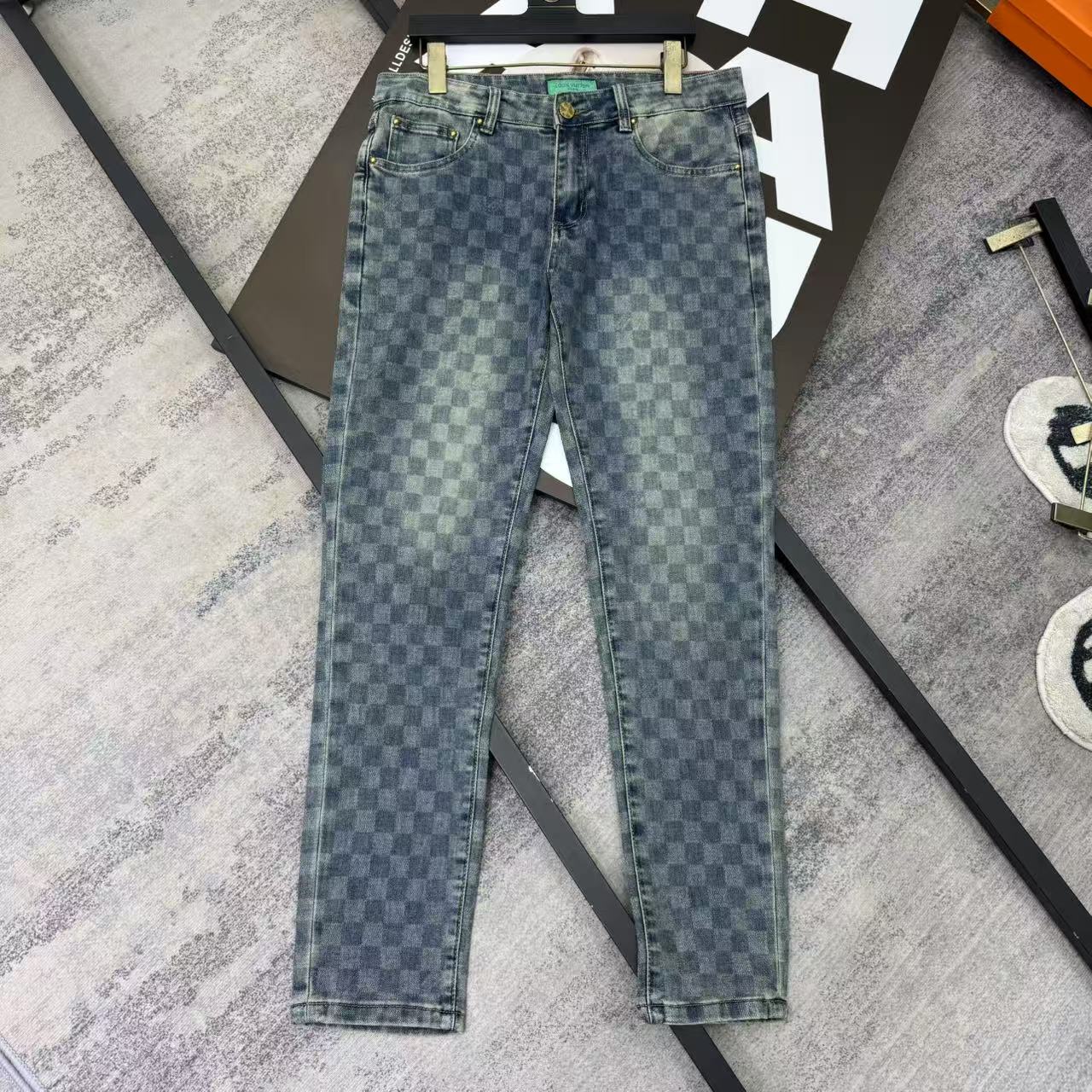 各品牌款式(男女)牛仔褲三共