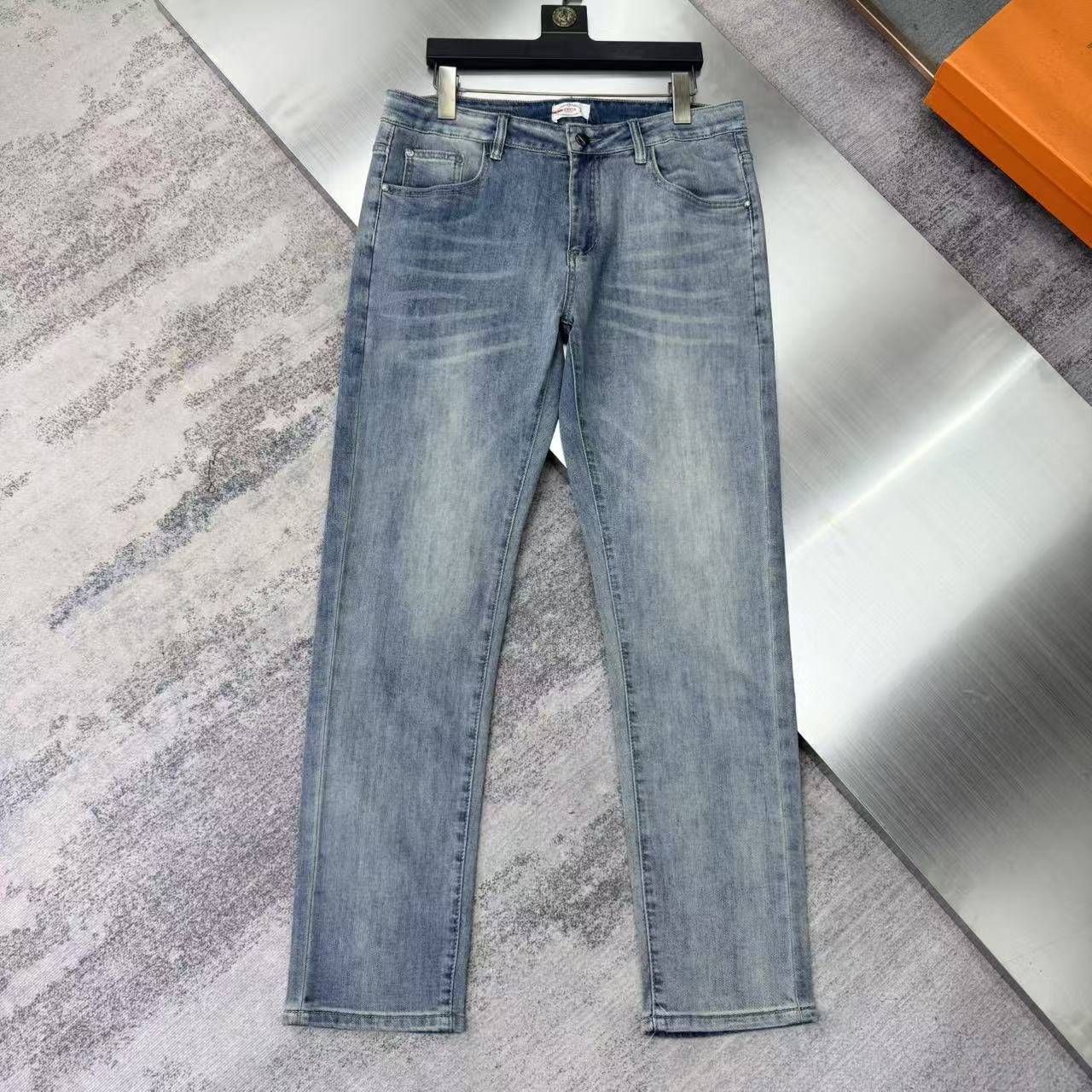 各品牌款式(男女)牛仔褲三共