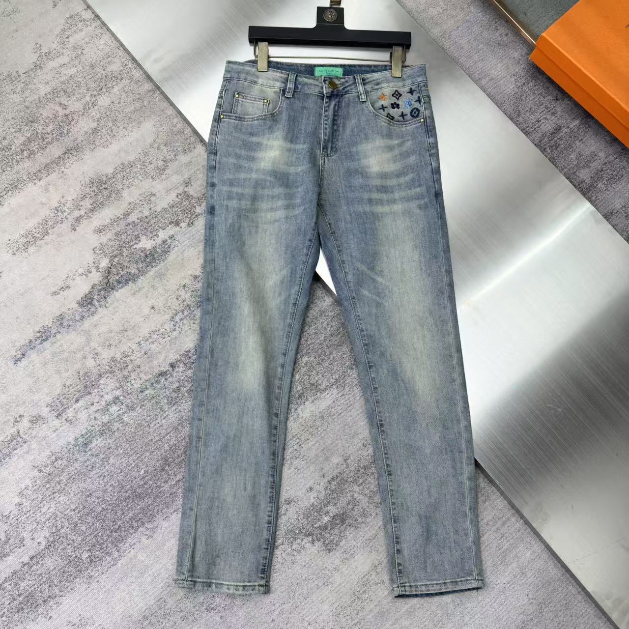 各品牌款式(男女)牛仔褲三共