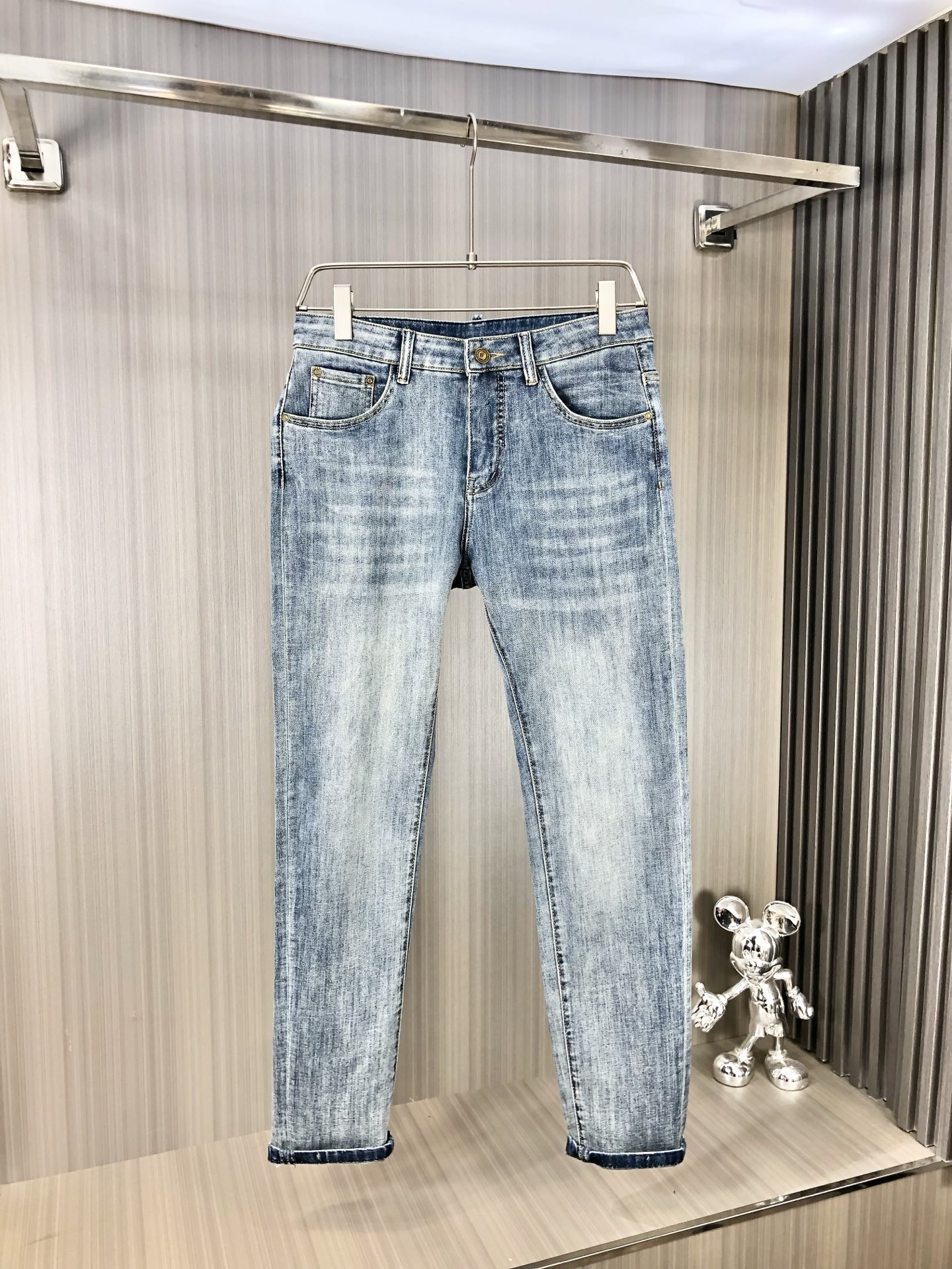 各品牌款式(男女)牛仔褲三共