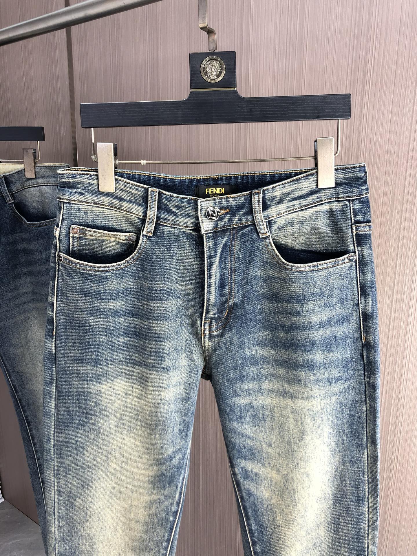 各品牌款式(男女)牛仔褲三共