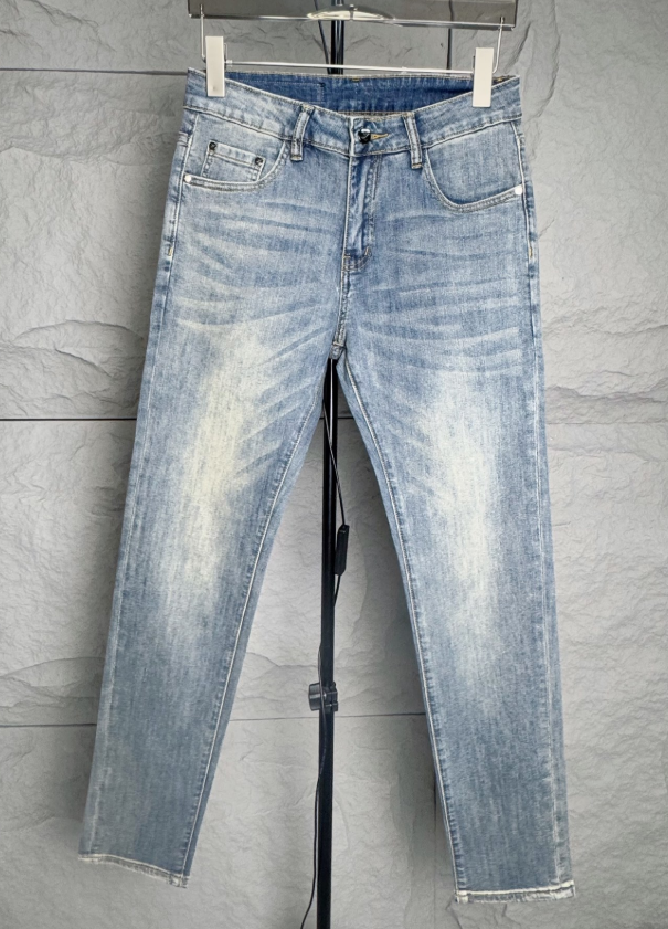 各品牌款式牛仔褲