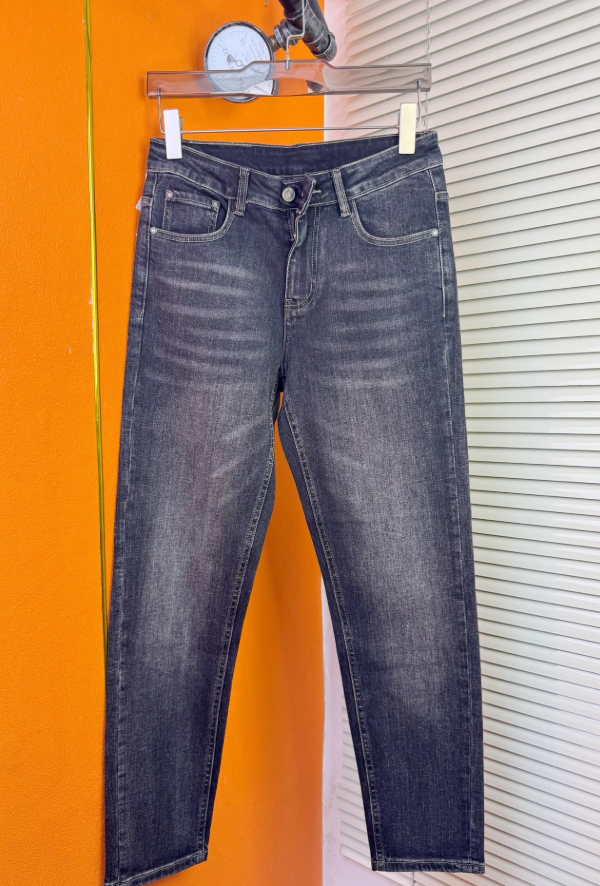 各品牌款式牛仔褲